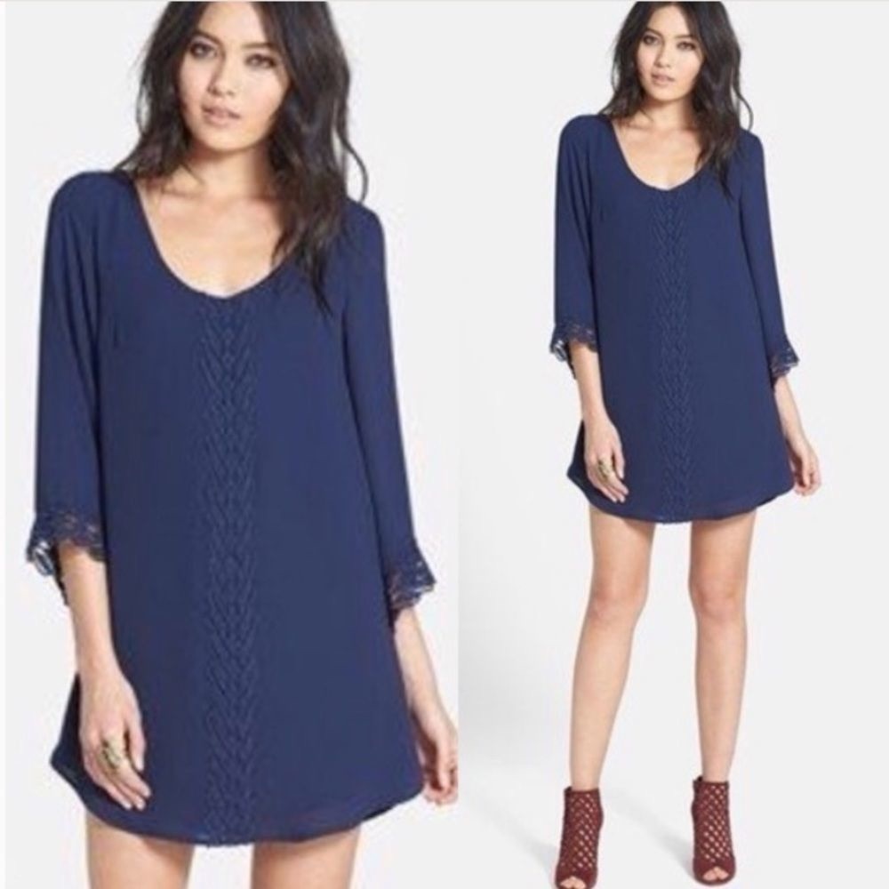 ASTR THE LABEL Lace Trim Shift Mini Dress Navy Size Small Open Back Cutout